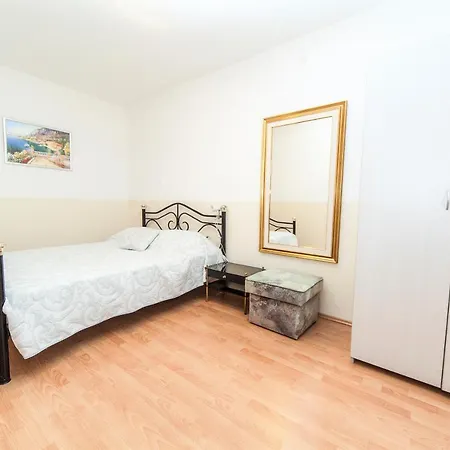 30175 - Carmen Apartment *
