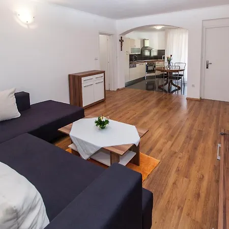 30175 - Carmen Apartment